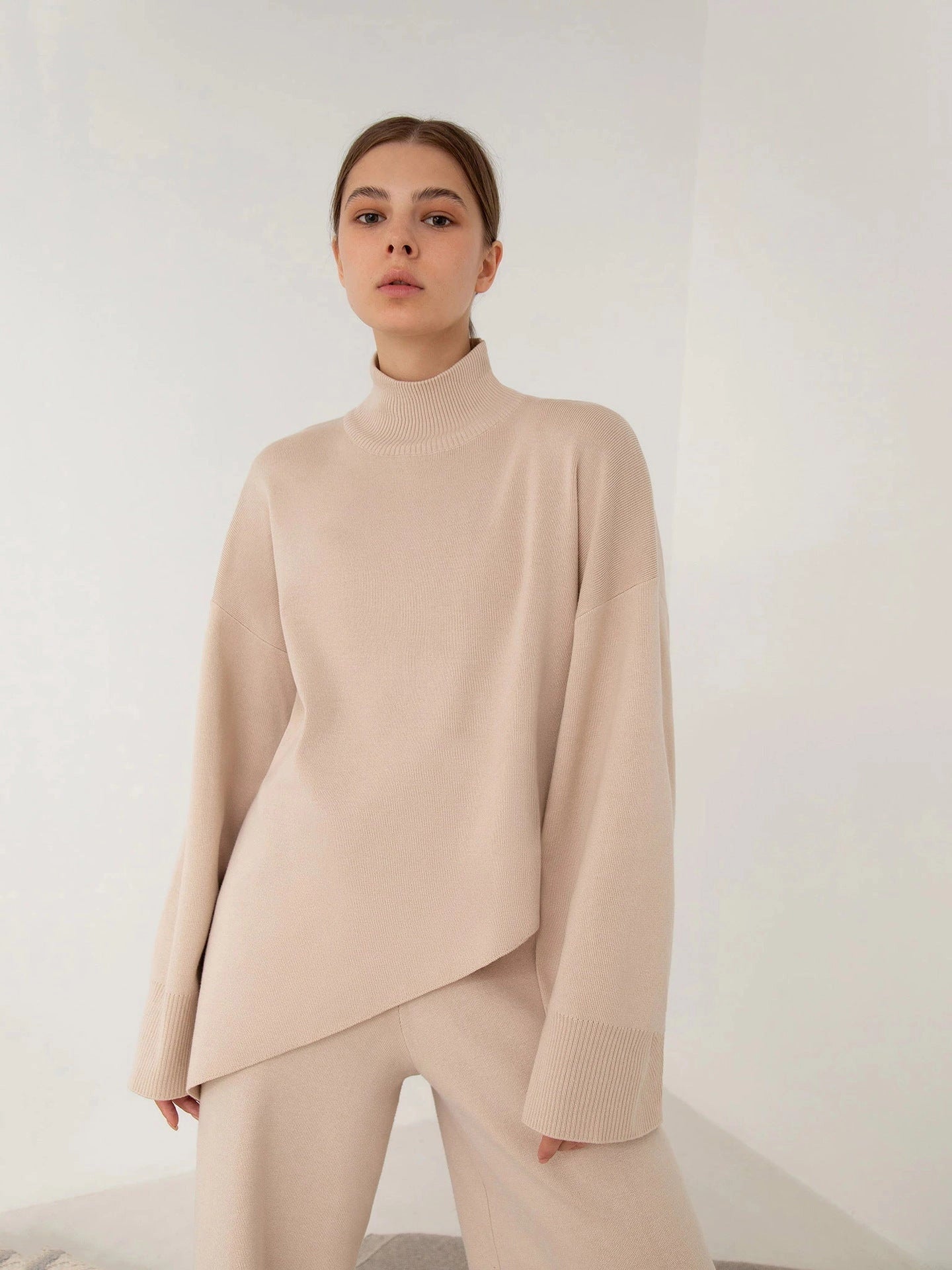 Merche Damenanzug - Hochkragenbluse & Weite Hosen