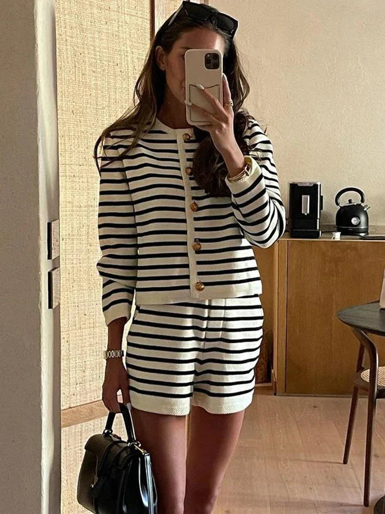 Merche Set mit gestrickten Streifen ideal für den Sommer