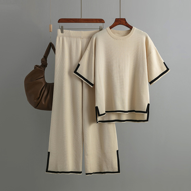WW | Zweiteiliges Set Aus Dehnbarem, Weichem Material