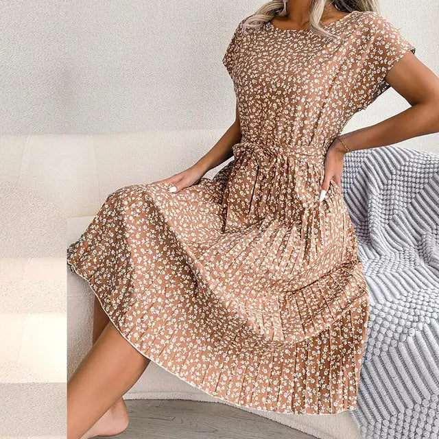 – blaues sommerkleid mit blumenmuster