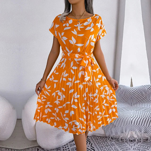 – blaues sommerkleid mit blumenmuster