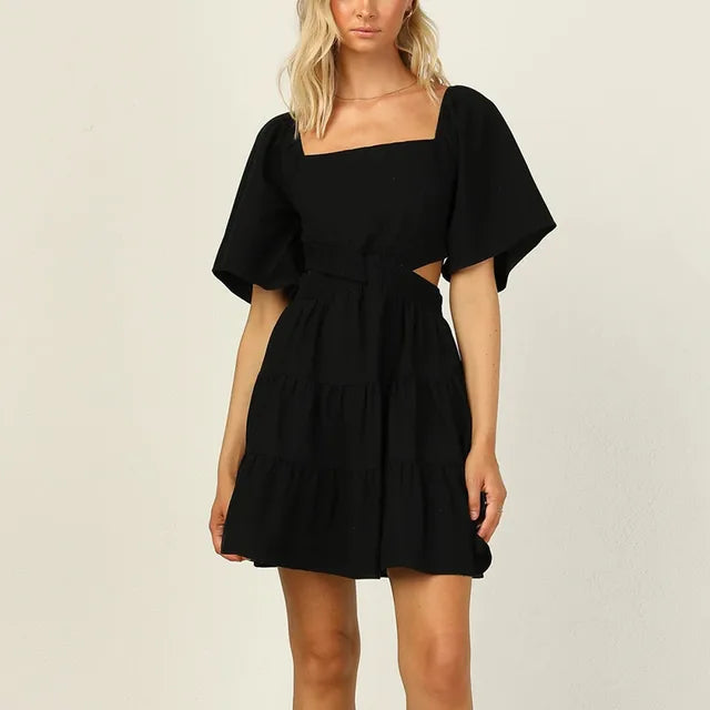 Gestuftes Minikleid mit Herzausschnitt