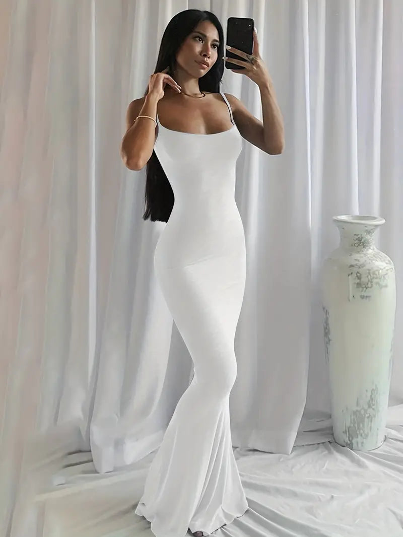 – einfarbiges maxikleid mit spaghettiträgern