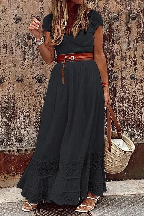 Kurzarm-Maxikleid mit Spitze und V-Ausschnitt