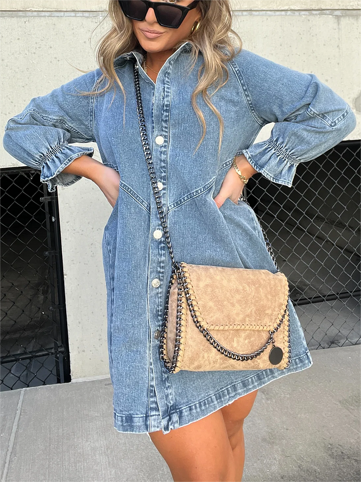 – Gewaschenes Jeanskleid mit Puffärmeln