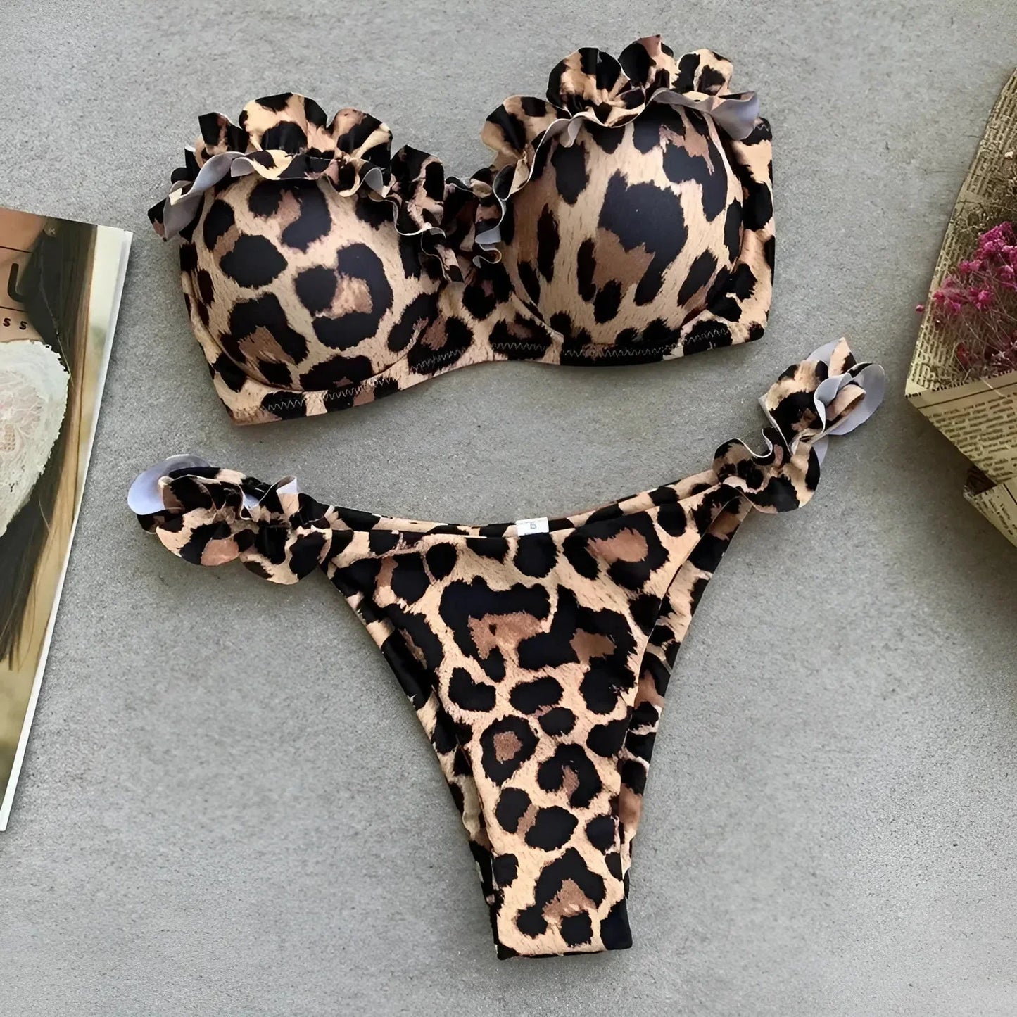 Zweiteiliger Leopardenmuster-Bikini mit Rüschen