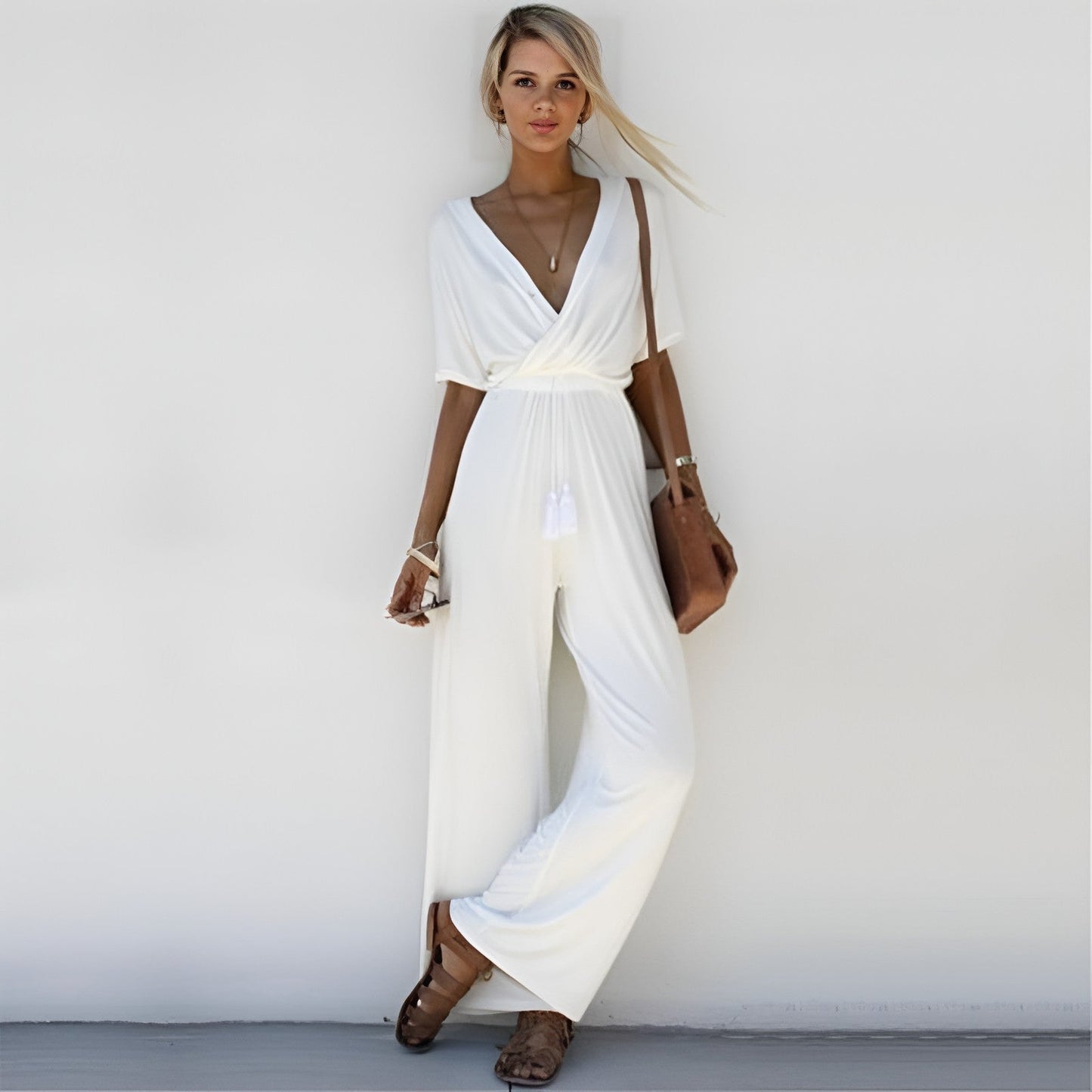 WW | Stylischer Jumpsuit Mit Tiefem V-ausschnitt Und Weiten Hosenbeinen