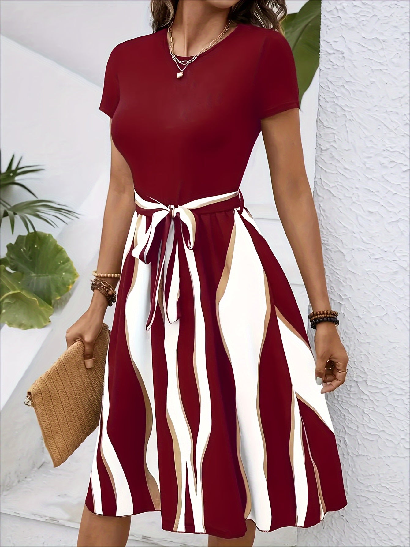 Gestreiftes Damen Kleid mit Rundhalsausschnitt