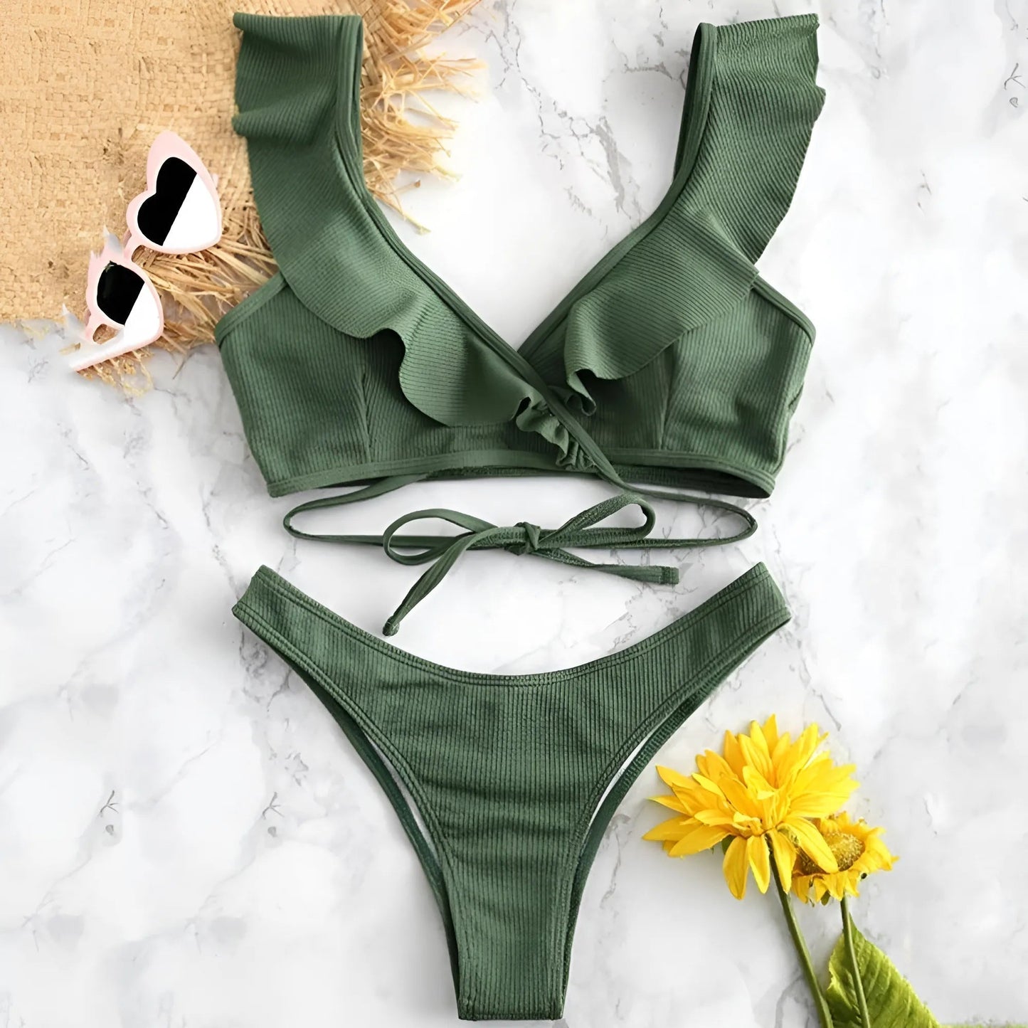 Zweiteiliger Bikini mit Bindebändern und Rüschendetail