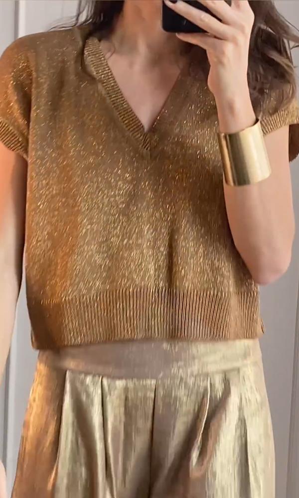 Merche Anzug für Frauen bestehend aus einem halbarmigen Oberteil aus glattem Satin und einer Hose