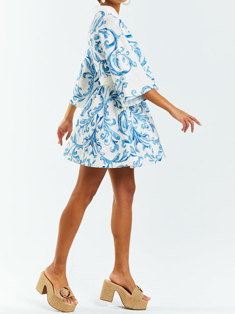 Bedrucktes Minikleid mit Knopfleiste und Spitze