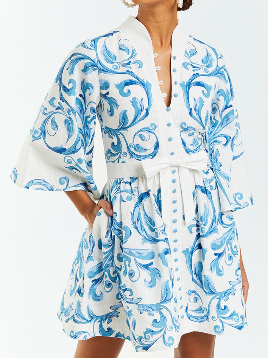 Bedrucktes Minikleid mit Knopfleiste und Spitze