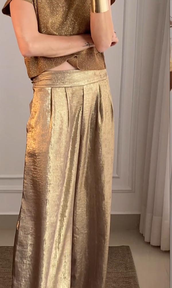 Merche Anzug für Frauen bestehend aus einem halbarmigen Oberteil aus glattem Satin und einer Hose