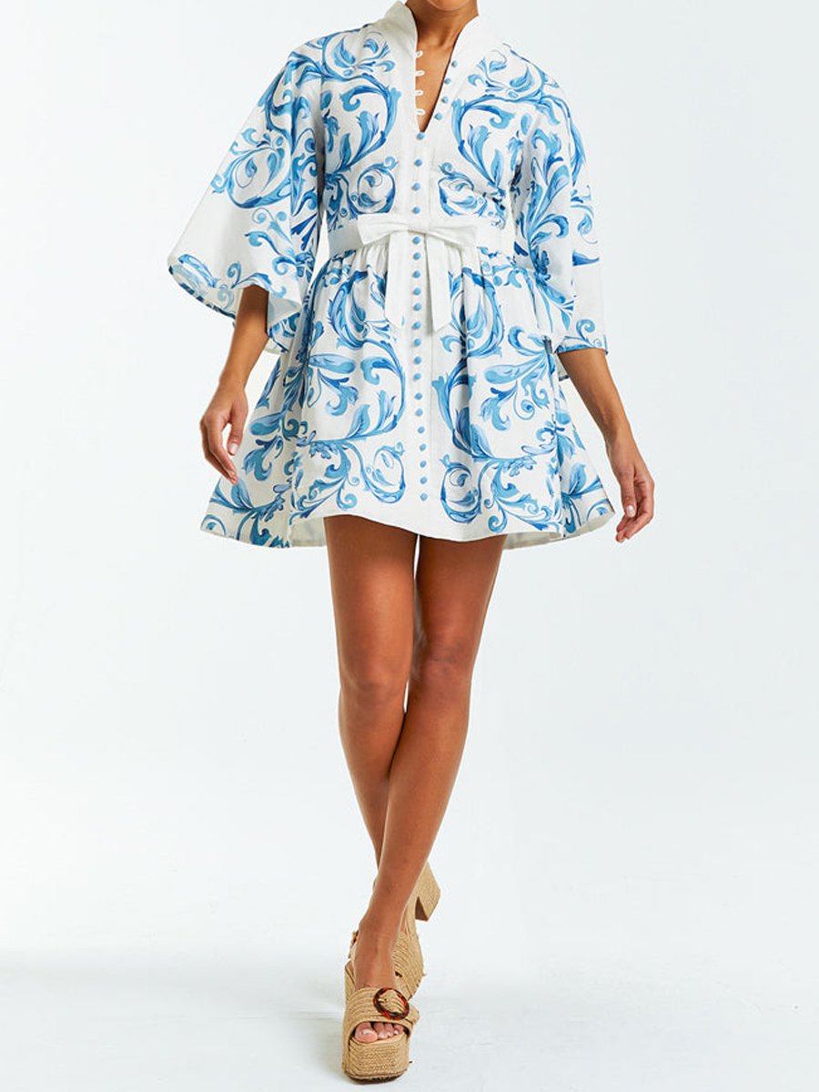 Bedrucktes Minikleid mit Knopfleiste und Spitze