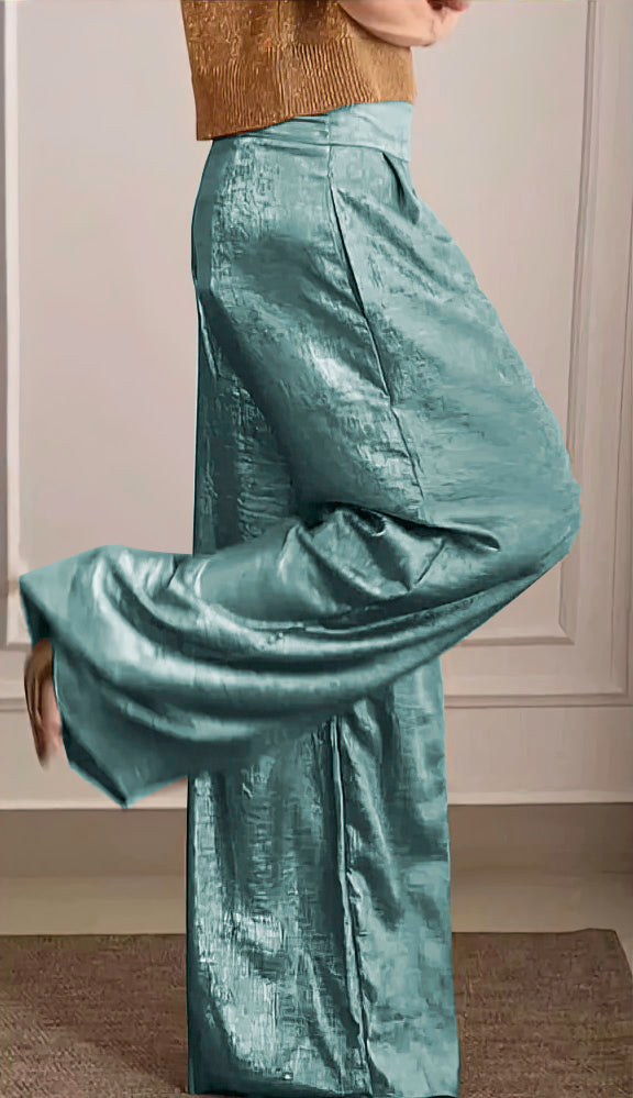Merche Anzug für Frauen bestehend aus einem halbarmigen Oberteil aus glattem Satin und einer Hose