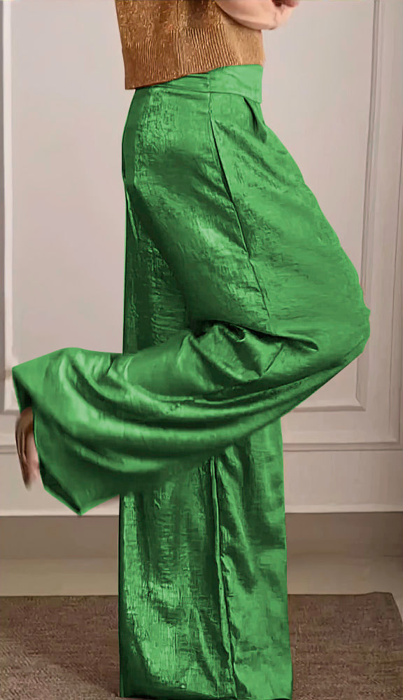 Merche Anzug für Frauen bestehend aus einem halbarmigen Oberteil aus glattem Satin und einer Hose