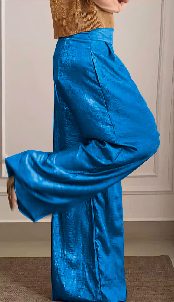 Merche Anzug für Frauen bestehend aus einem halbarmigen Oberteil aus glattem Satin und einer Hose