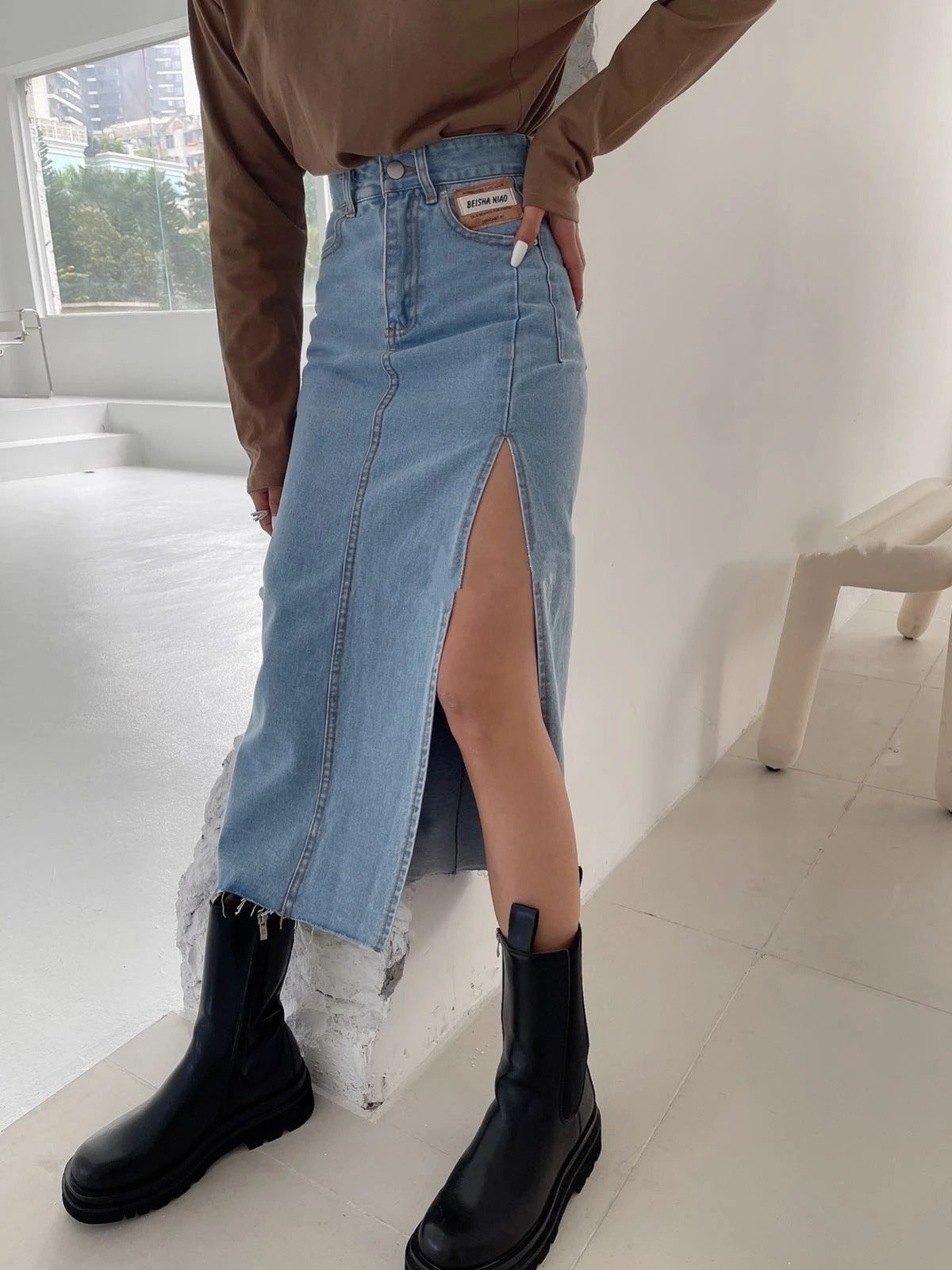 Merche hellblauer langer Denim-Sommerrock mit Spitzenschlitz