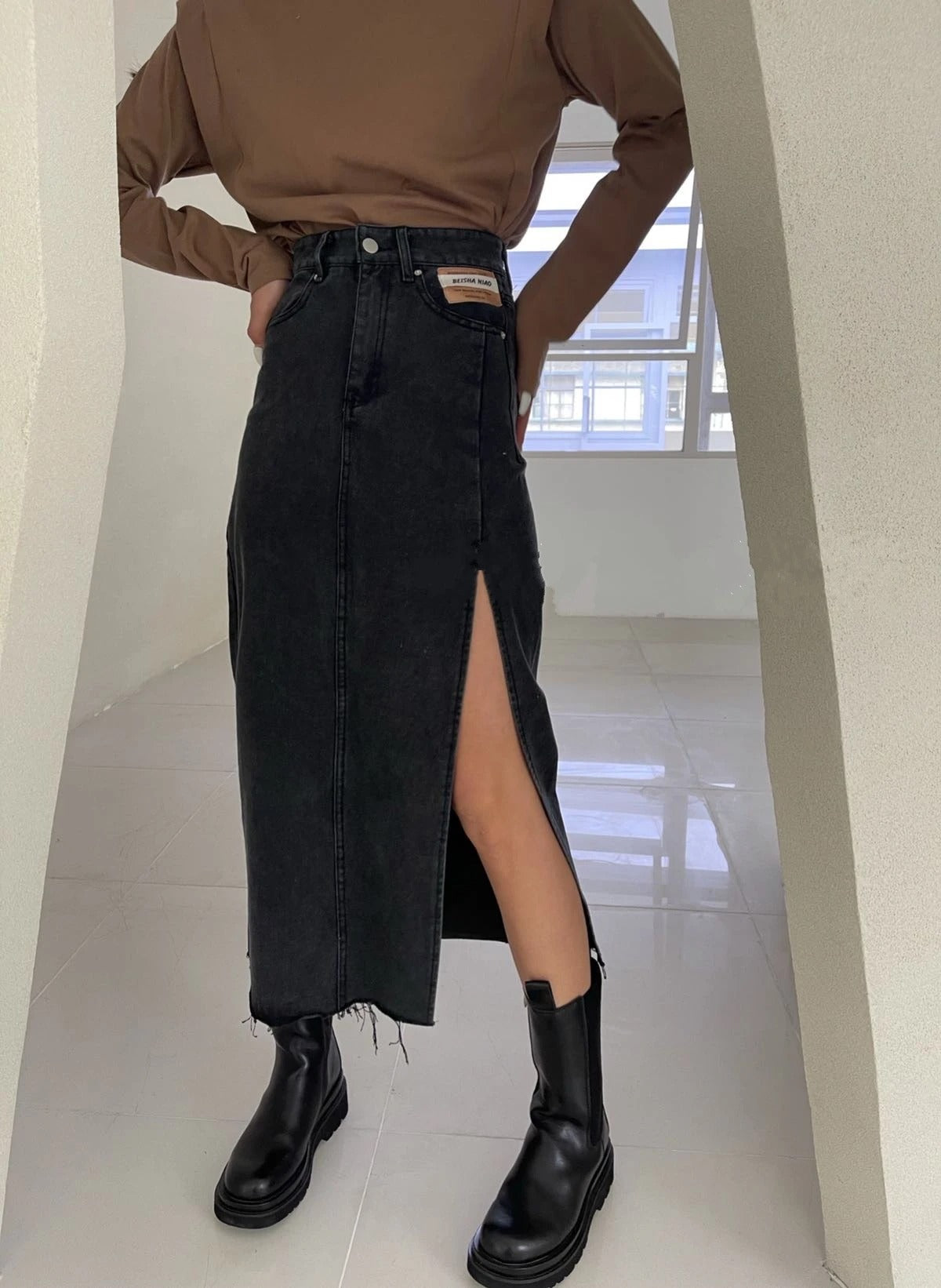 Merche hellblauer langer Denim-Sommerrock mit Spitzenschlitz
