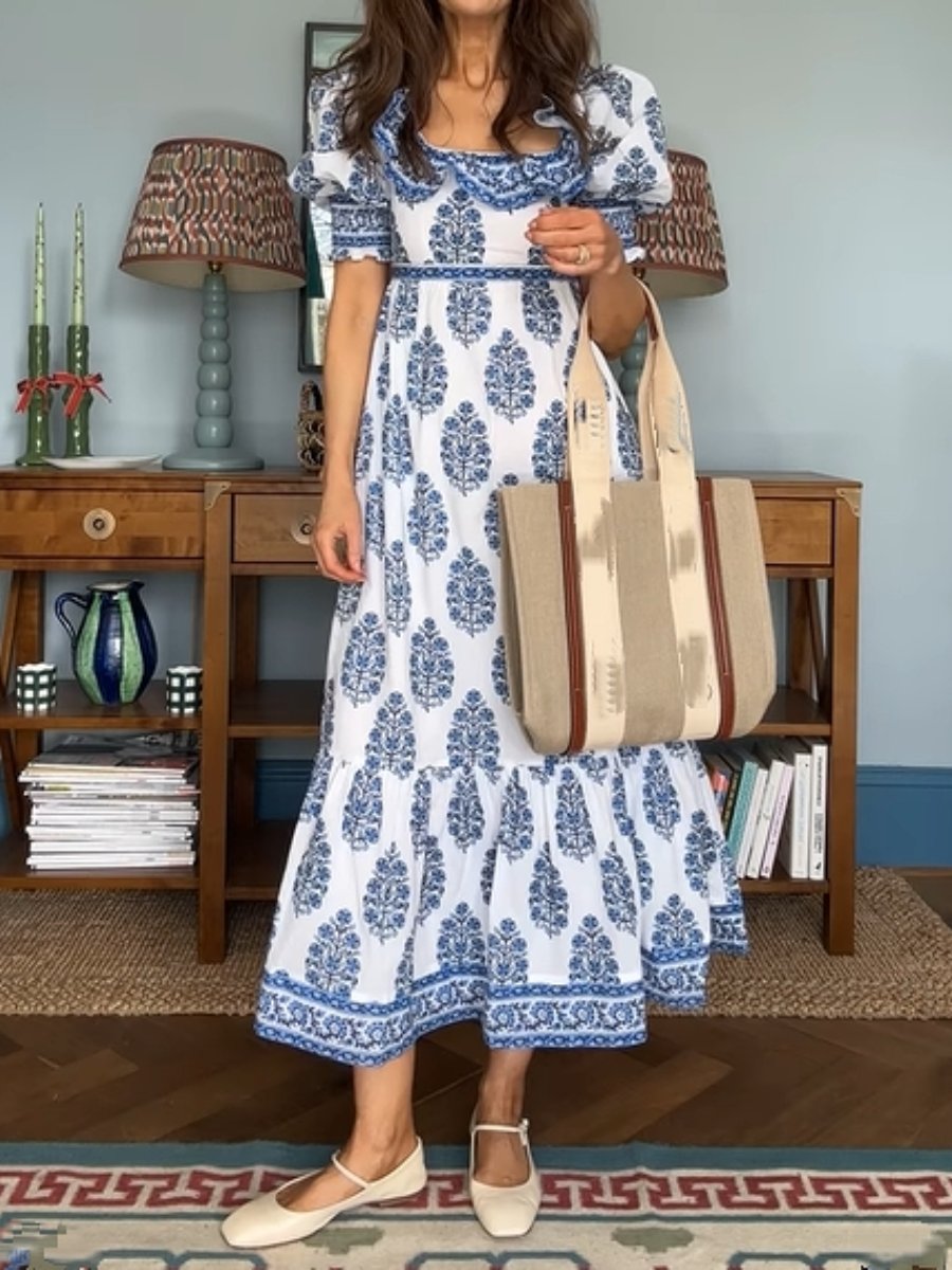 Blaues bedrucktes Sommerkleid