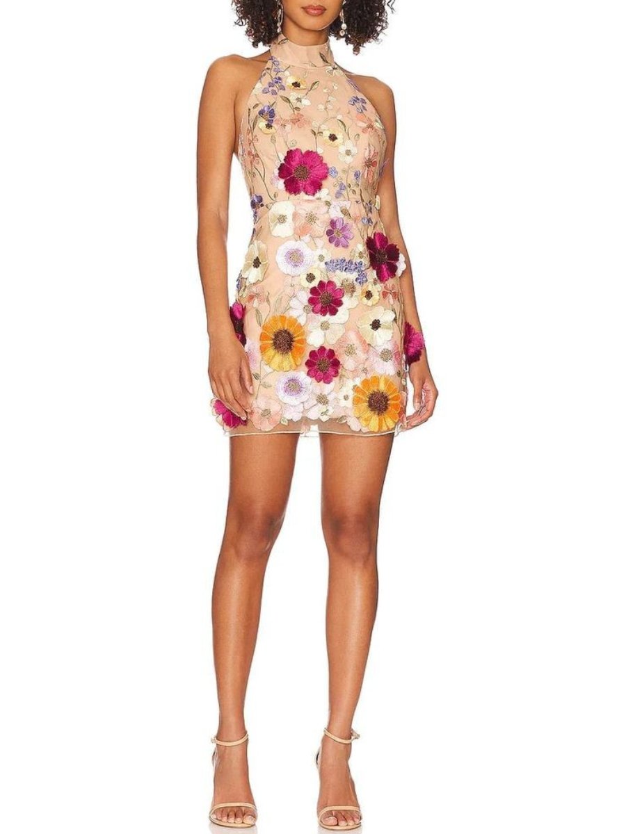 Dreidimensional besticktes Kleid mit Blumenausschnitt und schmaler Passform