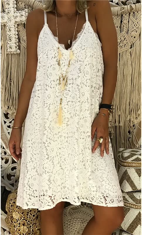Attraktives Kleid mit V-Ausschnitt
