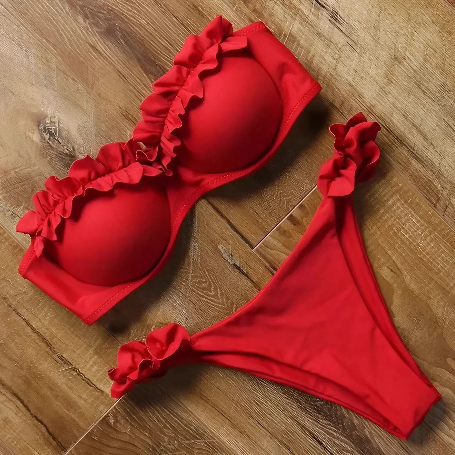 Zweiteiliger Bikini mit dekorativen Rüschen