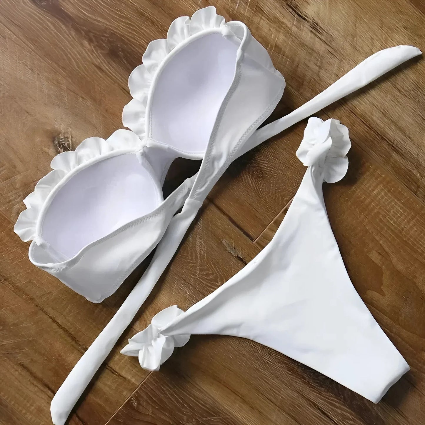 Zweiteiliger Bikini mit dekorativen Rüschen