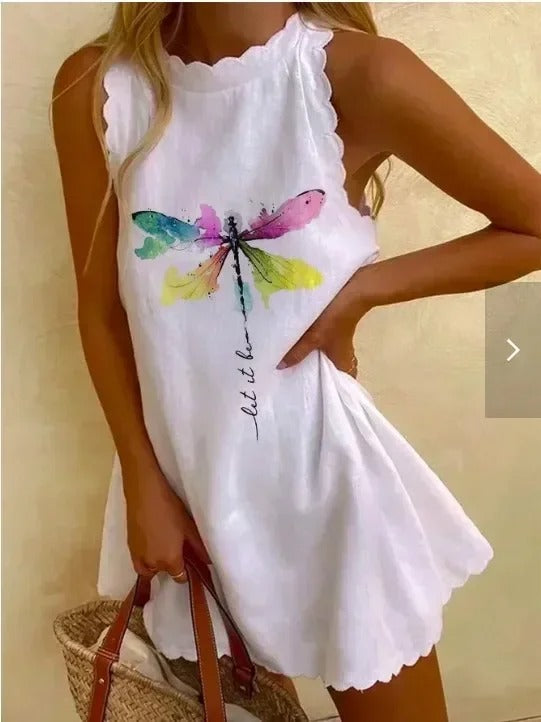 Merche Sommerkleid mit Herzdruck auf einfarbigem Hintergrund