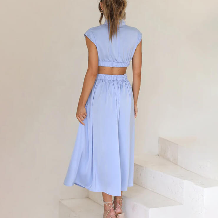 Damenkleid mit plissiertem Ausschnitt