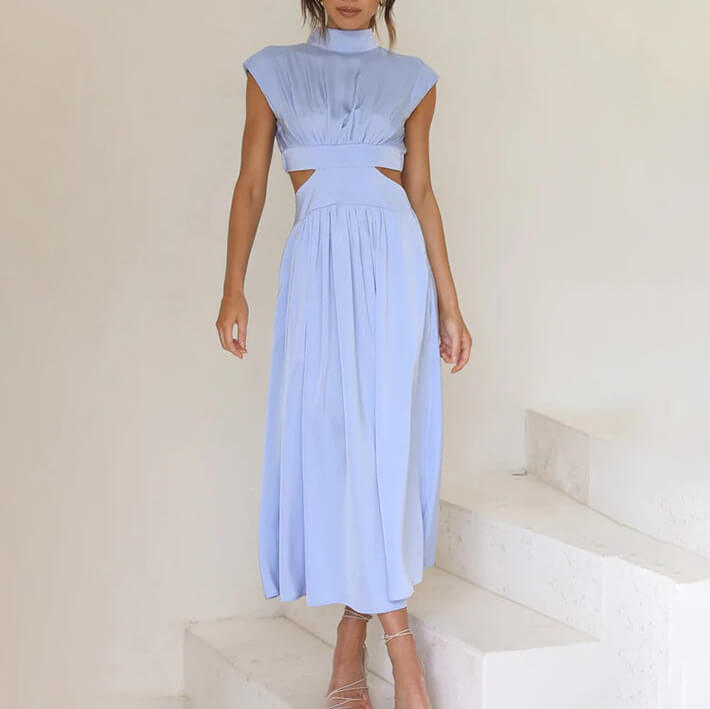 Damenkleid mit plissiertem Ausschnitt