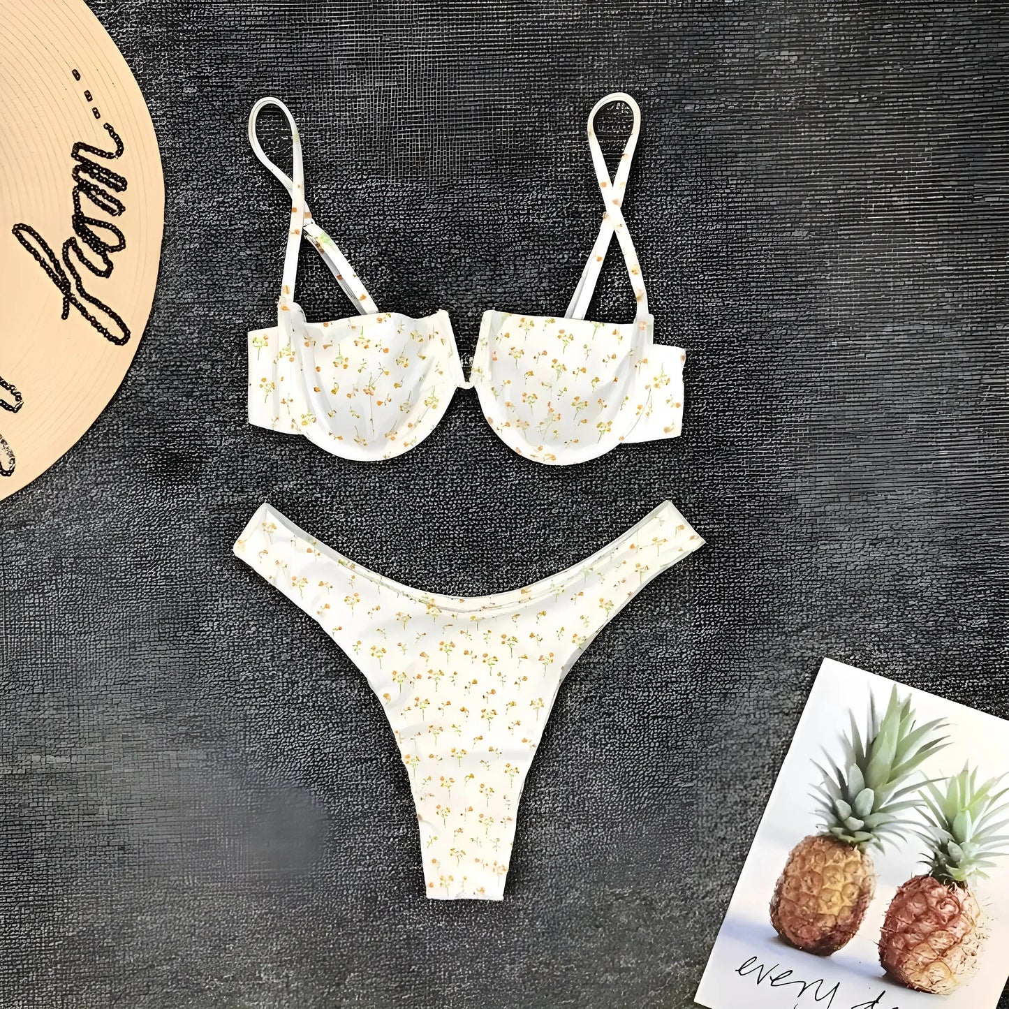 Zweiteiliger Bikini mit Blumenmuster und Cut-Out-BH