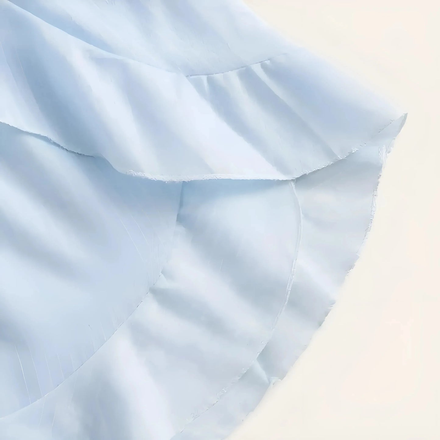 Damen-Pyjamas mit dekorativen Trägern