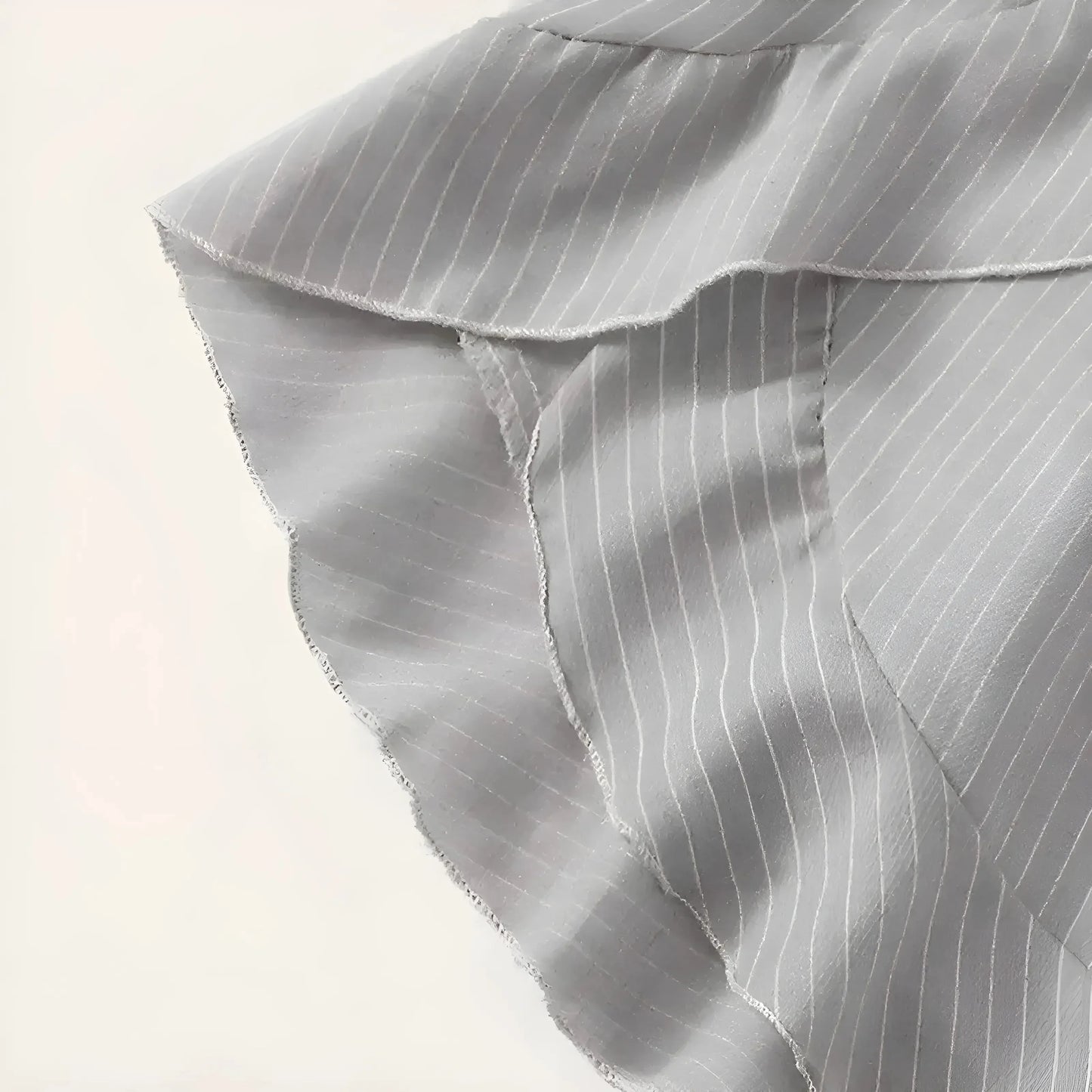 Damen-Pyjamas mit dekorativen Trägern