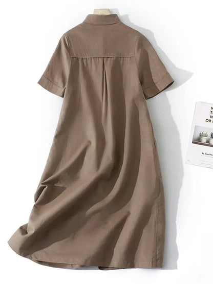 Lockeres Kleid mit kurzen Ärmeln aus Baumwolle und Leinen mit Revers