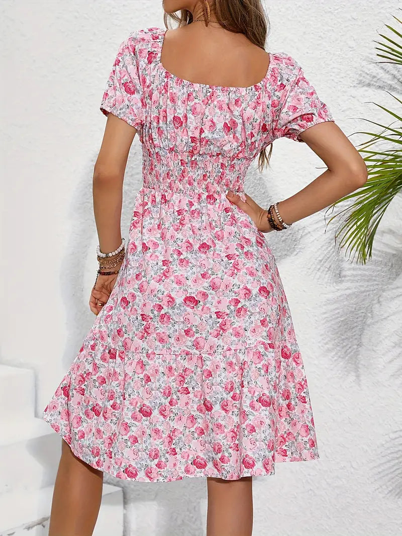 – gerafftes kleid mit knoten vorne und blumendruck