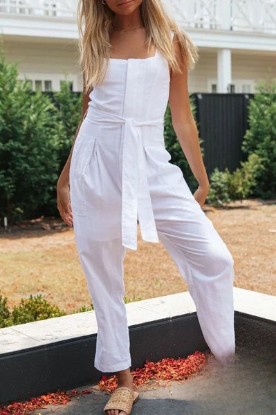 – einfarbige, lockere Jumpsuits mit Schlitz und quadratischem Ausschnitt