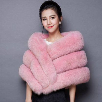 Damen Elegante Kunstpelz-Stola mit voluminösem Schnitt Merchesia