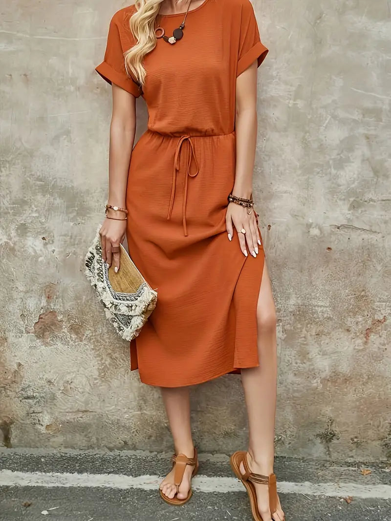 – elegantes, tailliertes kleid mit rundhalsausschnitt