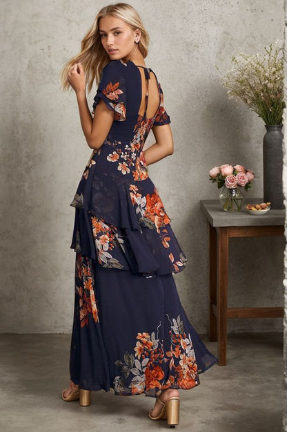 Blaues Maxikleid mit kurzen Ärmeln und V-Ausschnitt