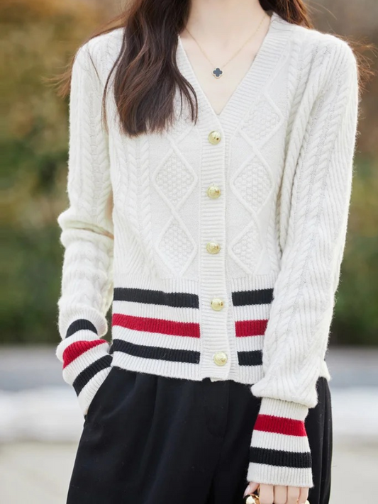 WW | Wollstrickjacke Damen Mit V-ausschnitt, Zopfmuster Und Goldknöpfen