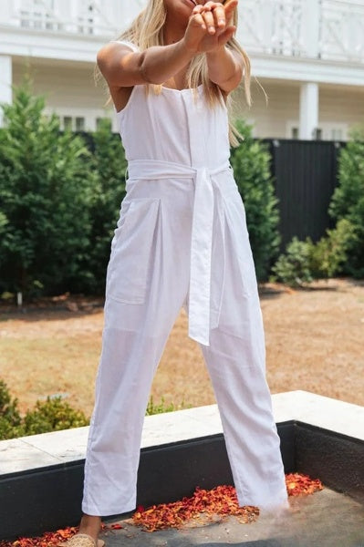 – einfarbige, lockere Jumpsuits mit Schlitz und quadratischem Ausschnitt