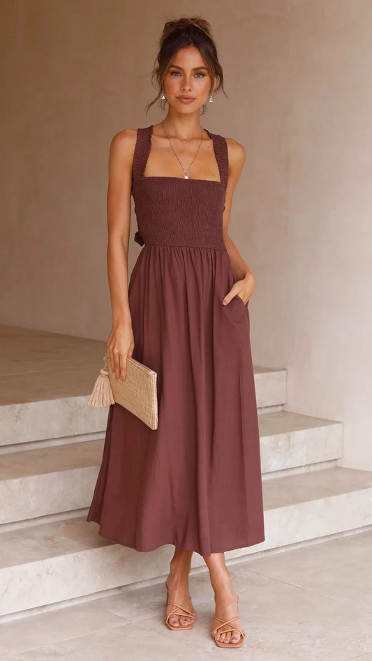 – Braunes, minimalistisches, ärmelloses Midikleid