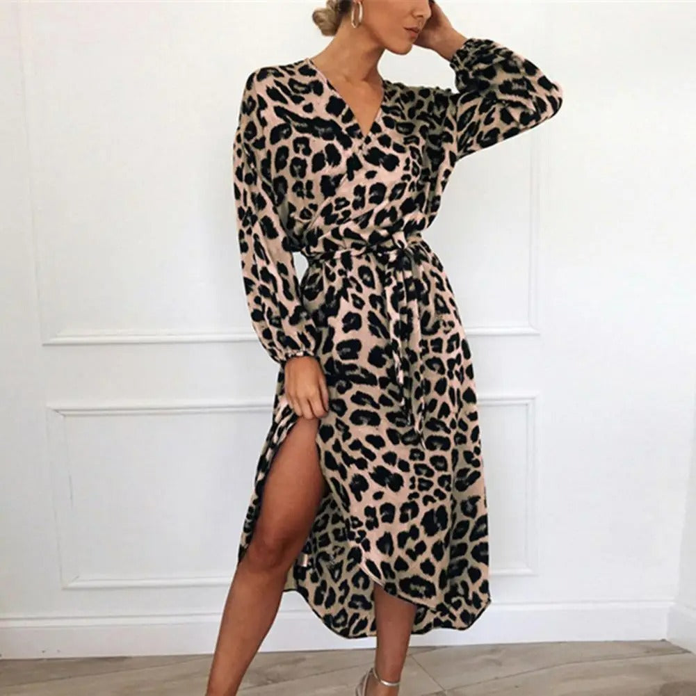 Kleid mit V-Ausschnitt und Tiermuster