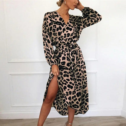 Kleid mit V-Ausschnitt und Tiermuster