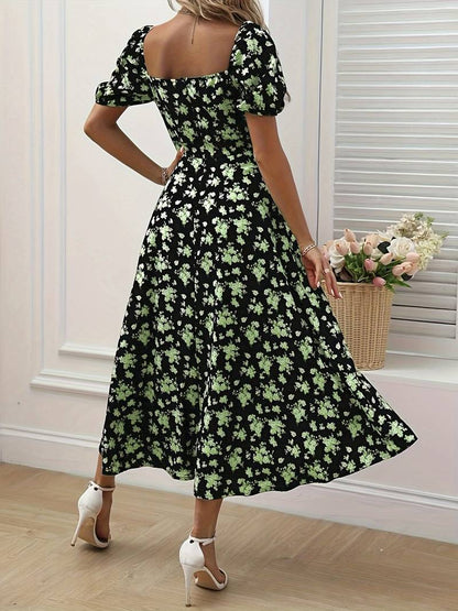 – florales a-linien-kleid mit geteiltem saum für den frühling