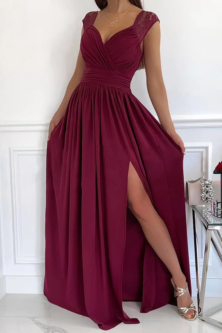 – Ärmelloses Spitzenkleid mit Öffnung am Saum und am Rücken