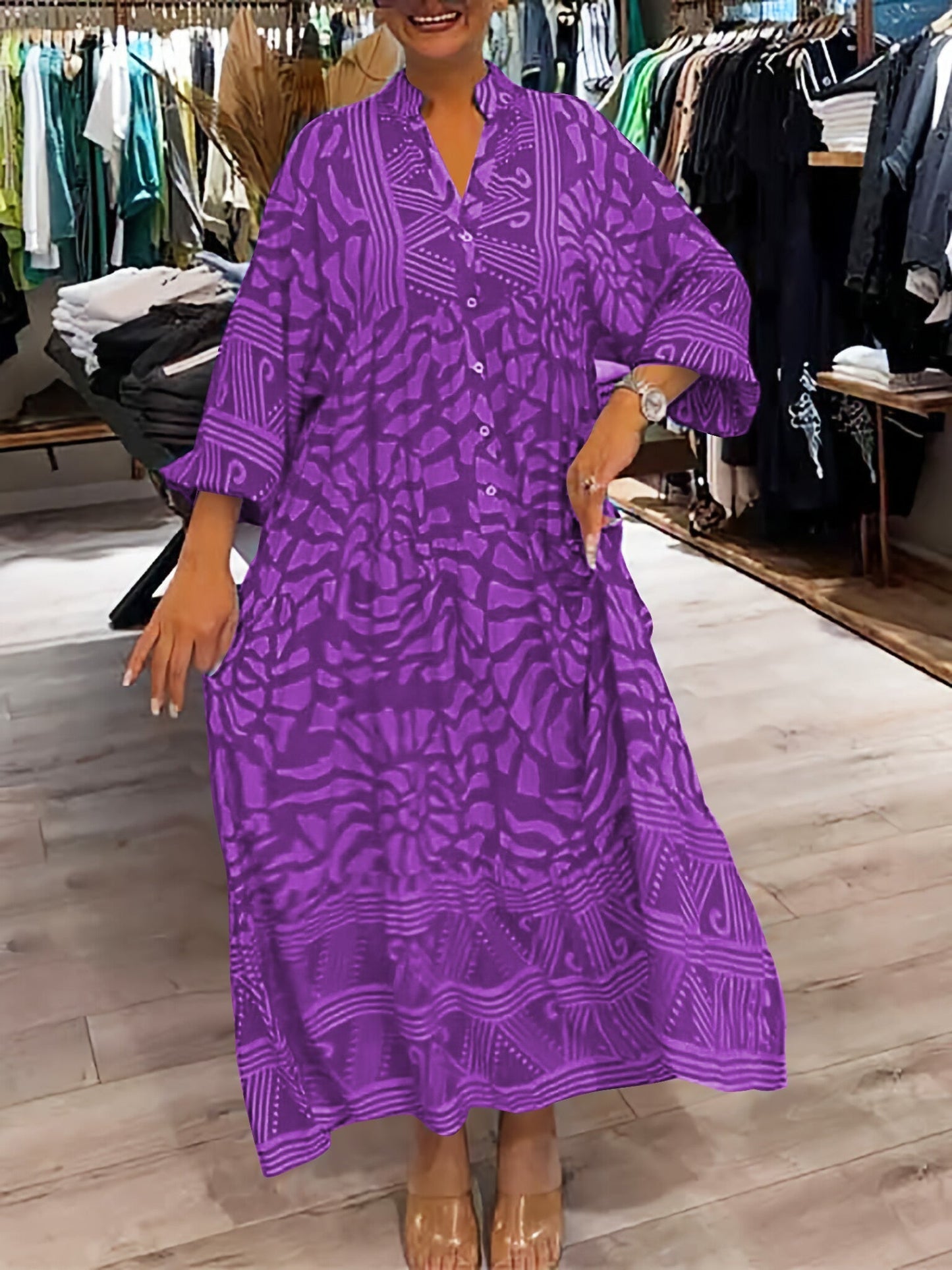 – Bedrucktes lockeres Damenkleid mit V-Ausschnitt
