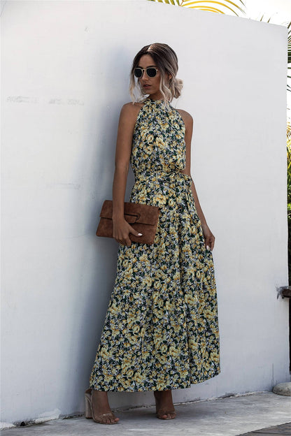 langes Neckholder-Kleid mit Blumendruck