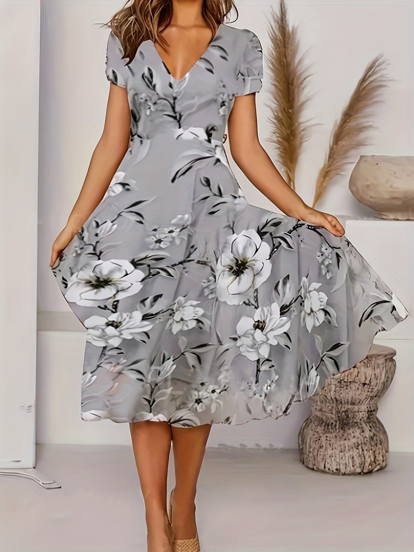 Blumiges Kleid für Damen | Grau